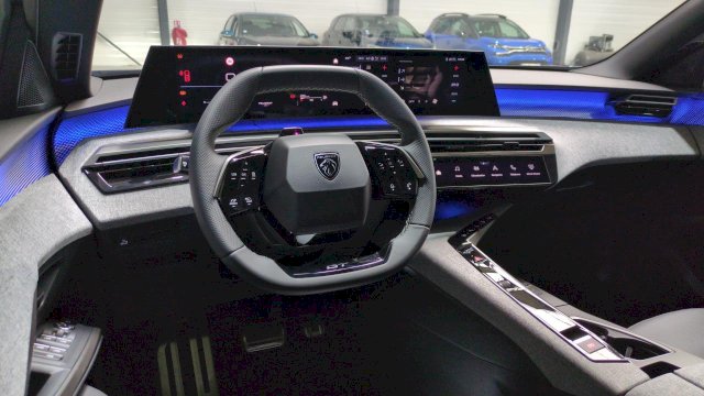 Peugeot 5008 HYBRID 145 BVA E-DCS6 7PL GT