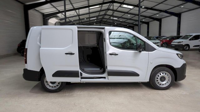 Peugeot PARTNER FOURGON XL DIESEL 130 CH AUTOMATIQUE 3PL SUREQUIPE