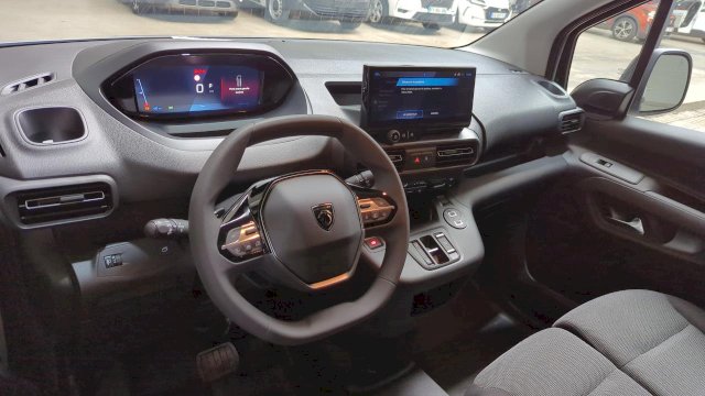 Peugeot PARTNER FOURGON XL DIESEL 130 CH AUTOMATIQUE 3PL SUREQUIPE