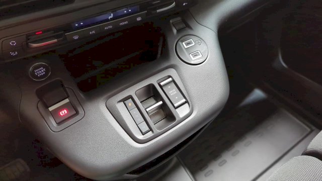 Peugeot PARTNER FOURGON XL DIESEL 130 CH AUTOMATIQUE 3PL SUREQUIPE