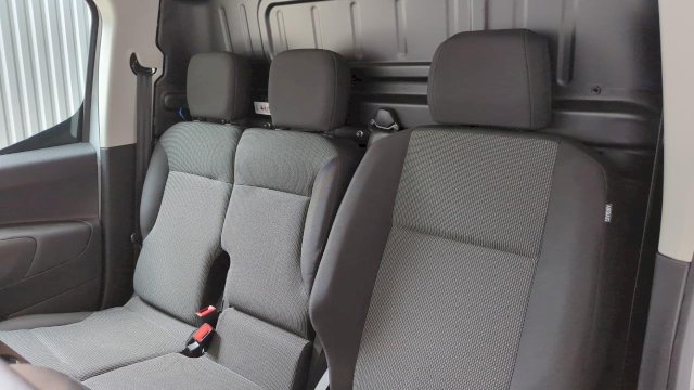 Peugeot PARTNER FOURGON XL DIESEL 130 CH AUTOMATIQUE 3PL SUREQUIPE