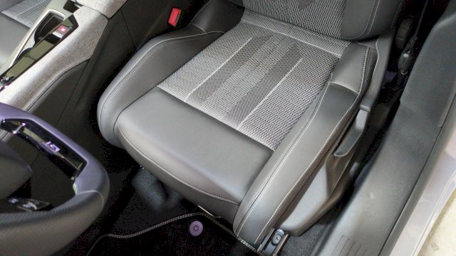 Peugeot 5008 HYBRID 145 BVA E-DCS6 7PL GT