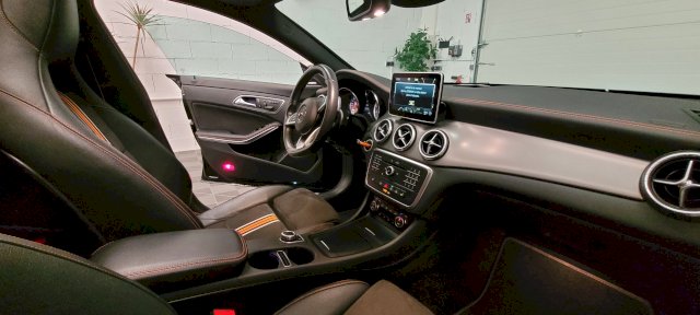Mercedes-Benz CLA Shooting Brake CLA 250 Orange Art Edition (117.944)
