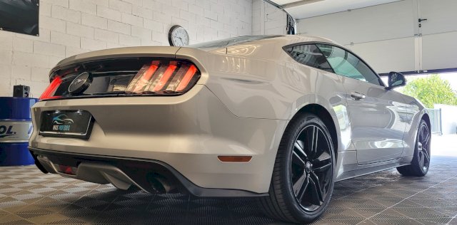 Ford Mustang Base Fastback
