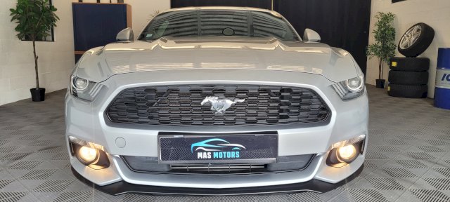 Ford Mustang Base Fastback