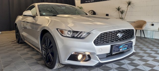 Ford Mustang Base Fastback