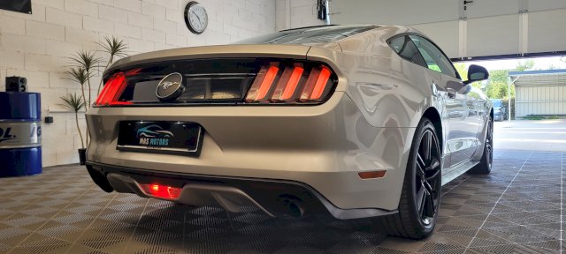 Ford Mustang Base Fastback
