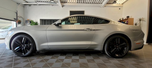 Ford Mustang Base Fastback