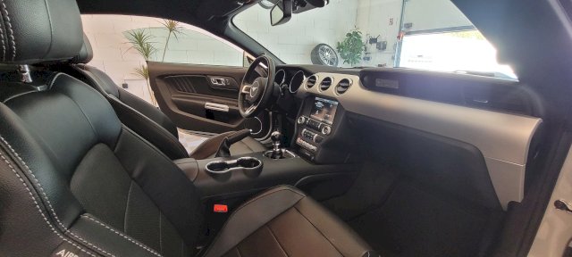 Ford Mustang Base Fastback