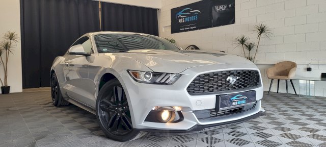 Ford Mustang Base Fastback