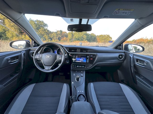 Toyota Toyota Auris II HSD 136h Design