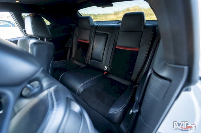 Dodge Challenger SRT8 6.4 V8