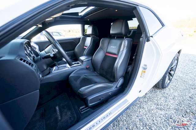Dodge Challenger SRT8 6.4 V8