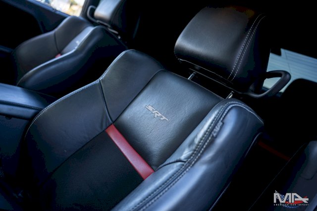 Dodge Challenger SRT8 6.4 V8