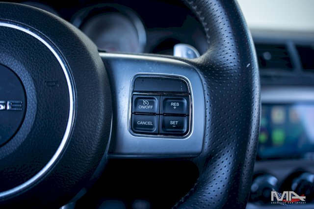 Dodge Challenger SRT8 6.4 V8