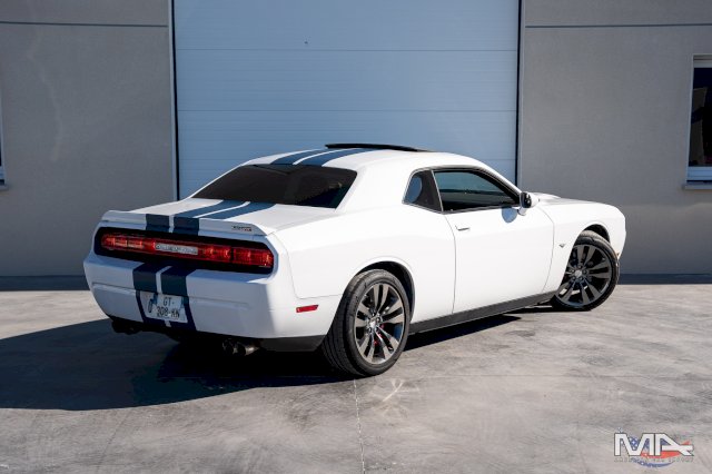 Dodge Challenger SRT8 6.4 V8