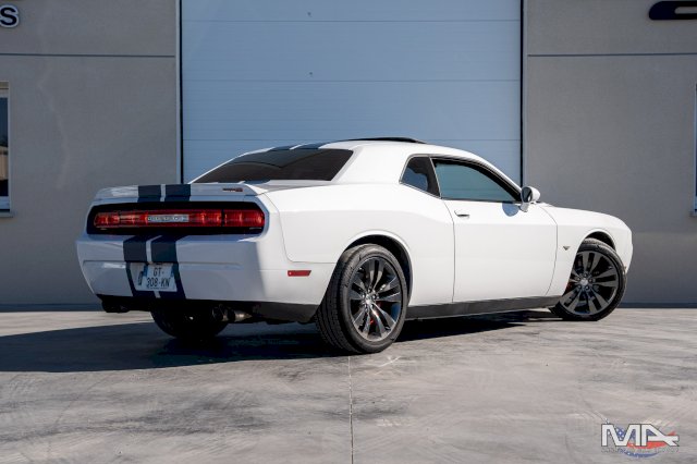 Dodge Challenger SRT8 6.4 V8
