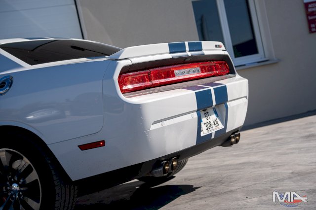 Dodge Challenger SRT8 6.4 V8