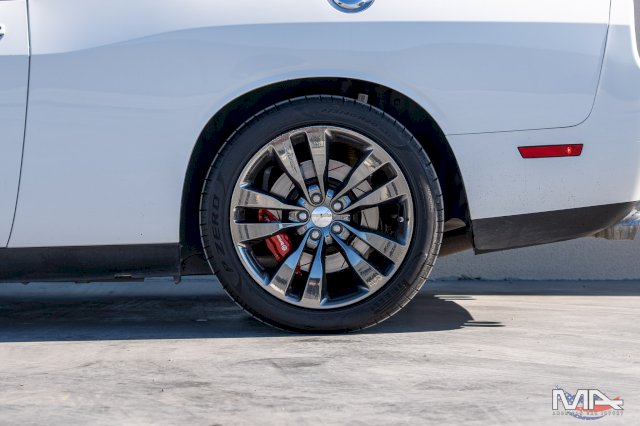 Dodge Challenger SRT8 6.4 V8