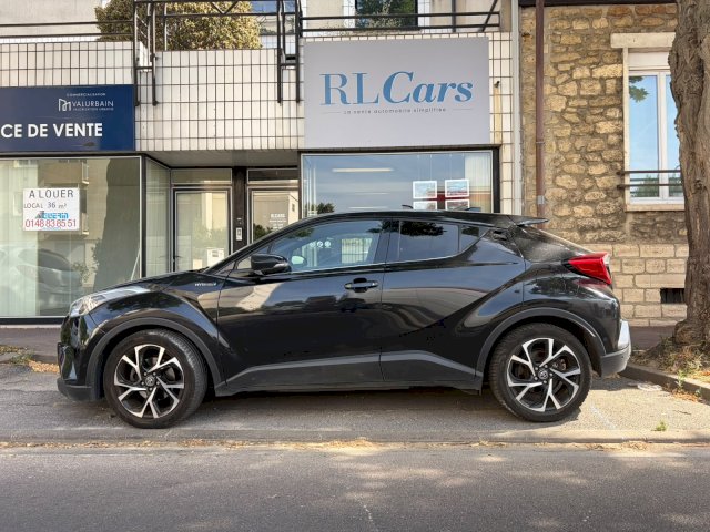 Toyota Toyota C-Hr 122h Graphic 2WD E-CVT MC19