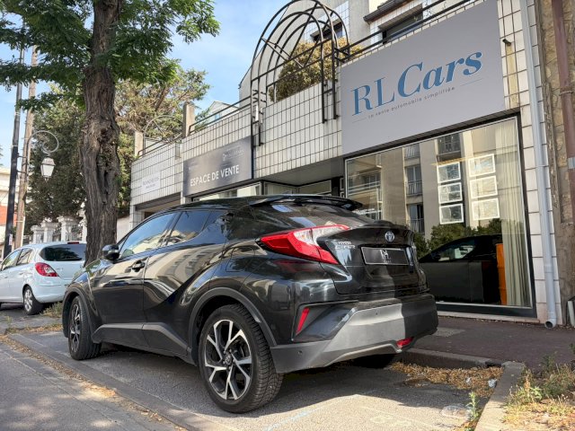 Toyota Toyota C-Hr 122h Graphic 2WD E-CVT MC19