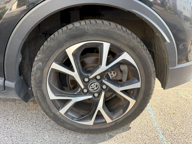 Toyota Toyota C-Hr 122h Graphic 2WD E-CVT MC19