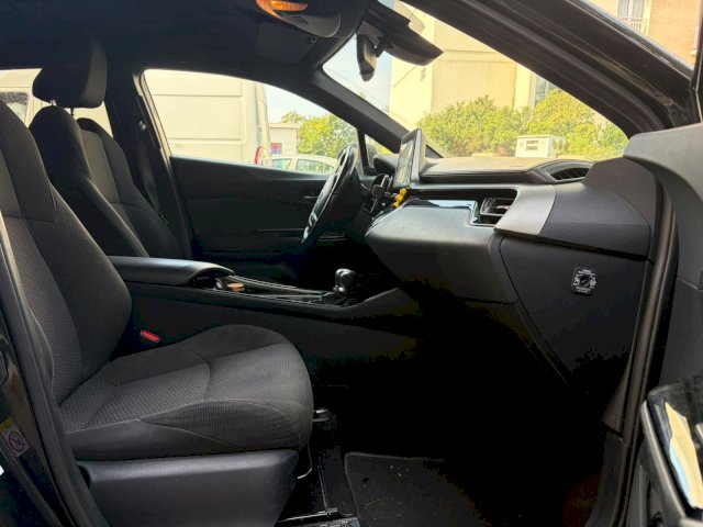 Toyota Toyota C-Hr 122h Graphic 2WD E-CVT MC19