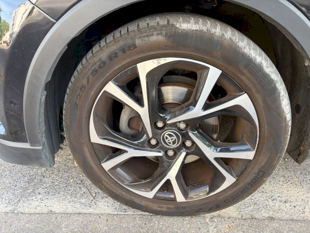 Toyota Toyota C-Hr 122h Graphic 2WD E-CVT MC19