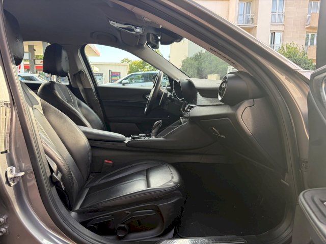 Alfa-Romeo Alfa-Romeo Giulia 2.2 JTD 190 ch AT8 SPORT