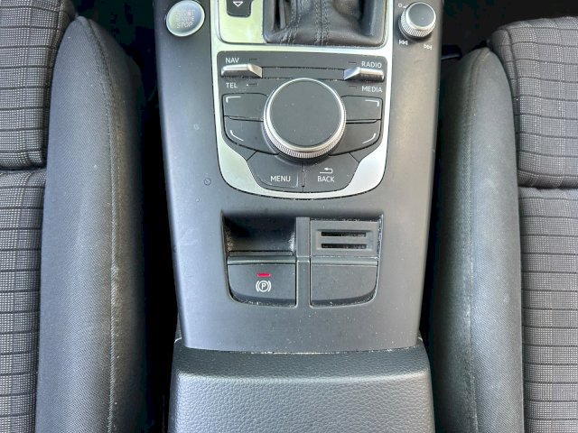 Audi Audi A3 III 1.6 TDI 110ch S Line