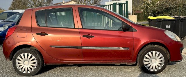 Renault Renault Clio III (B/C85) 1.2 16v 75ch Authentique 5p