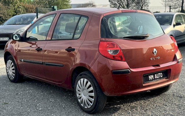 Renault Renault Clio III (B/C85) 1.2 16v 75ch Authentique 5p