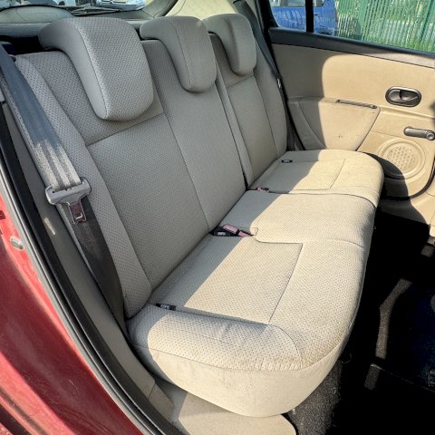 Renault Renault Clio III (B/C85) 1.2 16v 75ch Authentique 5p