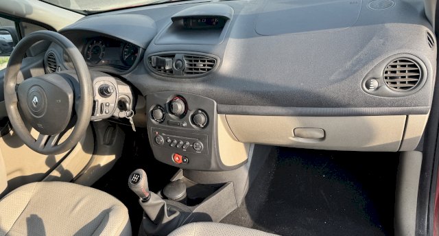 Renault Renault Clio III (B/C85) 1.2 16v 75ch Authentique 5p