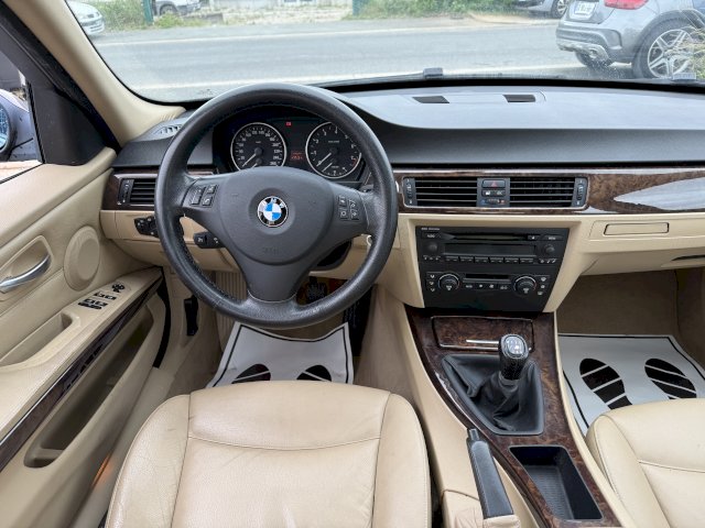 BMW BMW Série 3 V (E90) 325i 218ch Confort