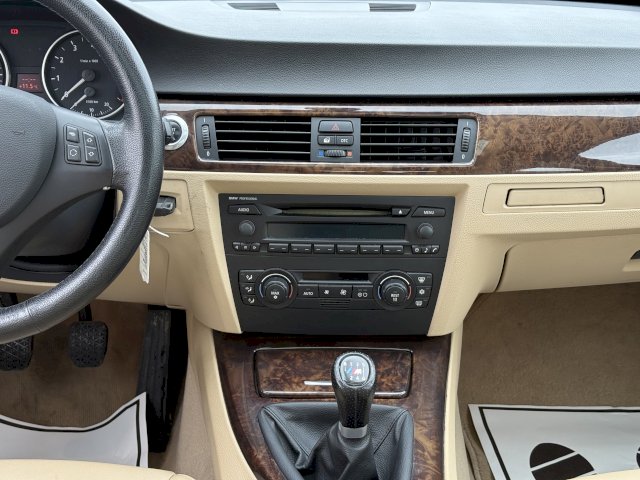 BMW BMW Série 3 V (E90) 325i 218ch Confort