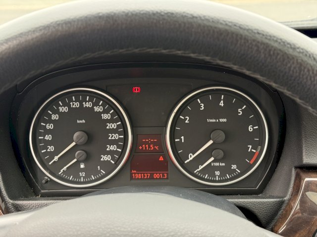 BMW BMW Série 3 V (E90) 325i 218ch Confort