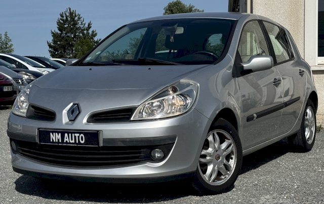 Renault Renault Clio III (B/C85) 1.4 16v 98ch Confort Expression 5p