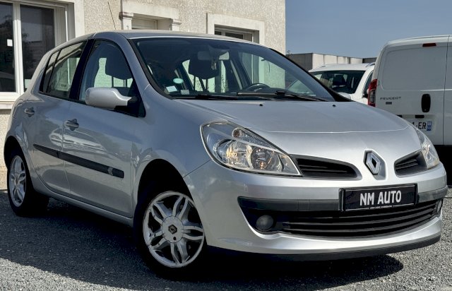 Renault Renault Clio III (B/C85) 1.4 16v 98ch Confort Expression 5p