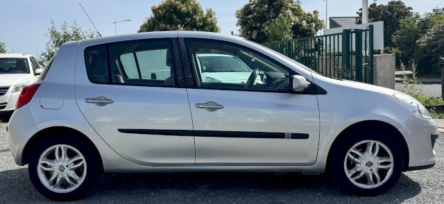 Renault Renault Clio III (B/C85) 1.4 16v 98ch Confort Expression 5p