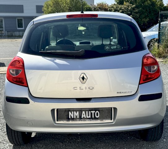 Renault Renault Clio III (B/C85) 1.4 16v 98ch Confort Expression 5p