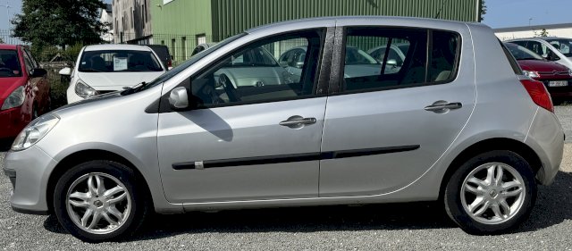 Renault Renault Clio III (B/C85) 1.4 16v 98ch Confort Expression 5p