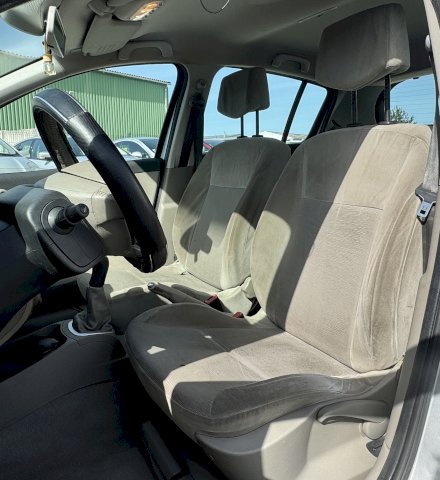Renault Renault Clio III (B/C85) 1.4 16v 98ch Confort Expression 5p