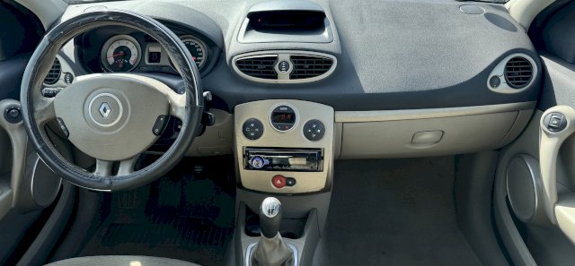 Renault Renault Clio III (B/C85) 1.4 16v 98ch Confort Expression 5p