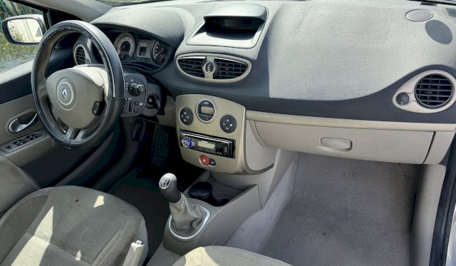 Renault Renault Clio III (B/C85) 1.4 16v 98ch Confort Expression 5p