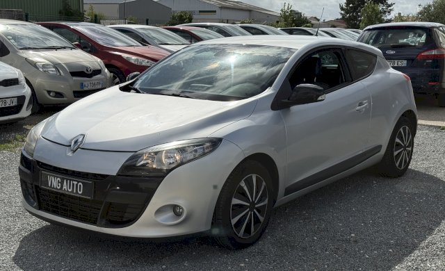 Renault Renault Megane III Coupé 1.5 dCi 90ch TomTom Live