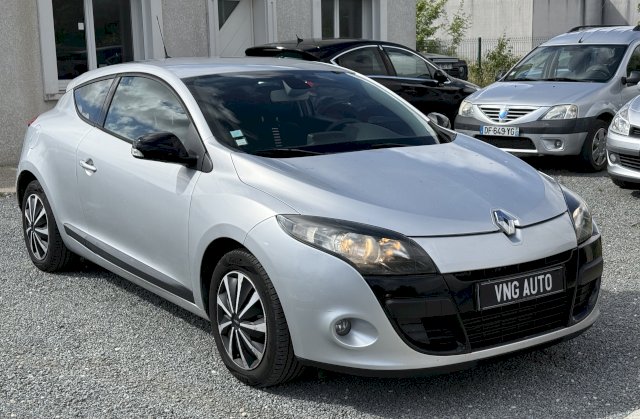 Renault Renault Megane III Coupé 1.5 dCi 90ch TomTom Live 