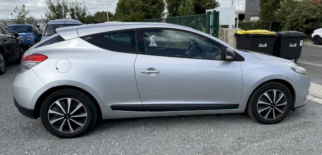 Renault Renault Megane III Coupé 1.5 dCi 90ch TomTom Live 