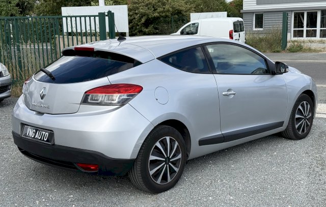 Renault Renault Megane III Coupé 1.5 dCi 90ch TomTom Live 