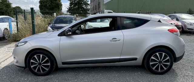 Renault Renault Megane III Coupé 1.5 dCi 90ch TomTom Live 